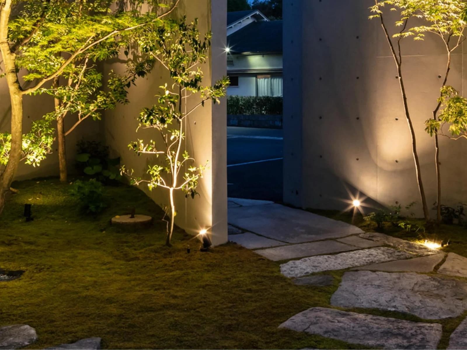 YY-CDD-CB30 Compact Landscape Spike Light application view