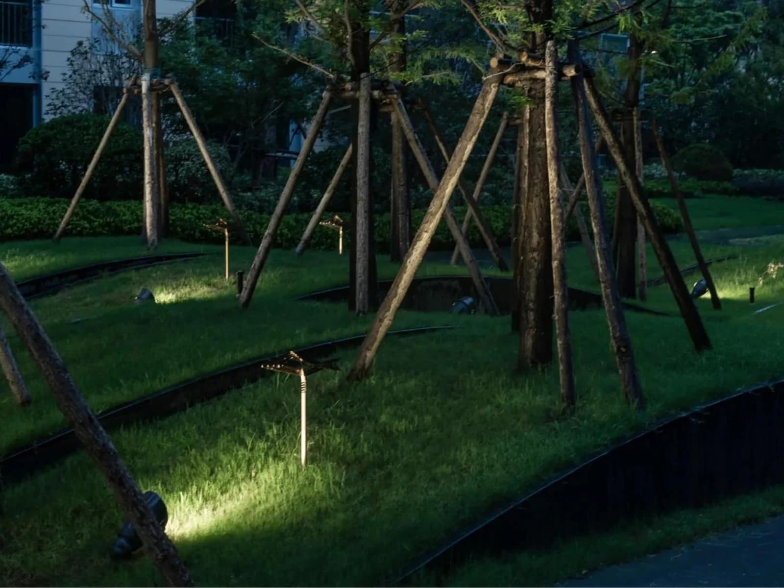 YY-CDD-SF72 Landscape Spike Light application view